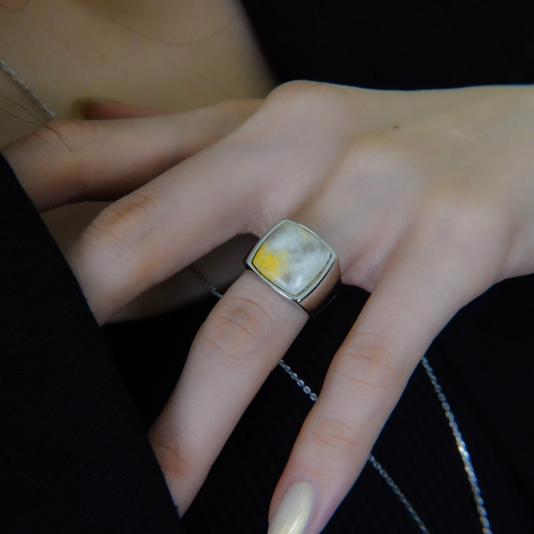 Bumble bee Signet Ring