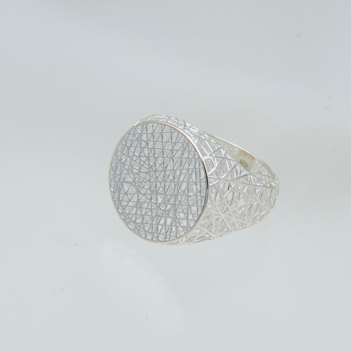 irregularly intersecting mesh ring [Tōkan1]
