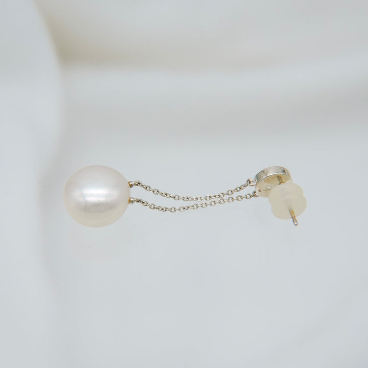 AMEMBO Silver Pearl Swing Pierced Earrings