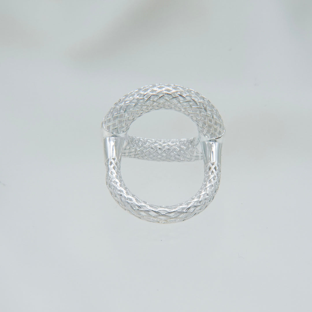 irregularly intersecting mesh ring [Tōkan2]