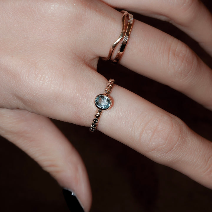 K10スカイブルートパーズフィレンツェ彫りリング