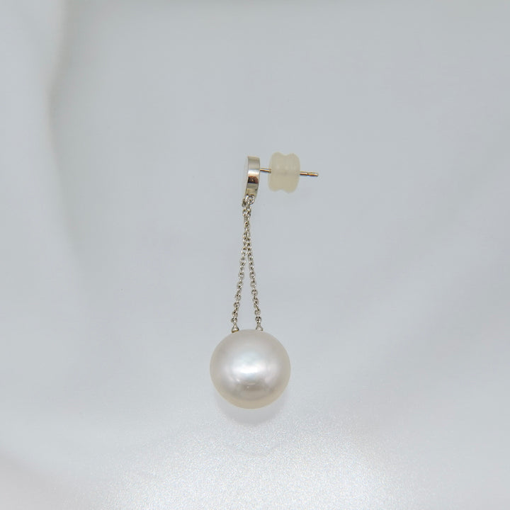 AMEMBO Silver Pearl Swing Pierced Earrings