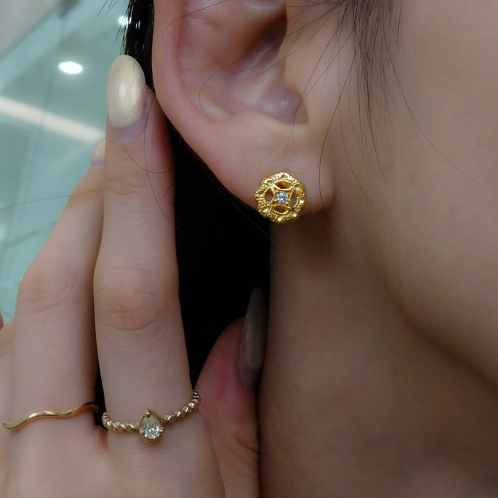 フィレンツェ彫り一粒フラワーピアス