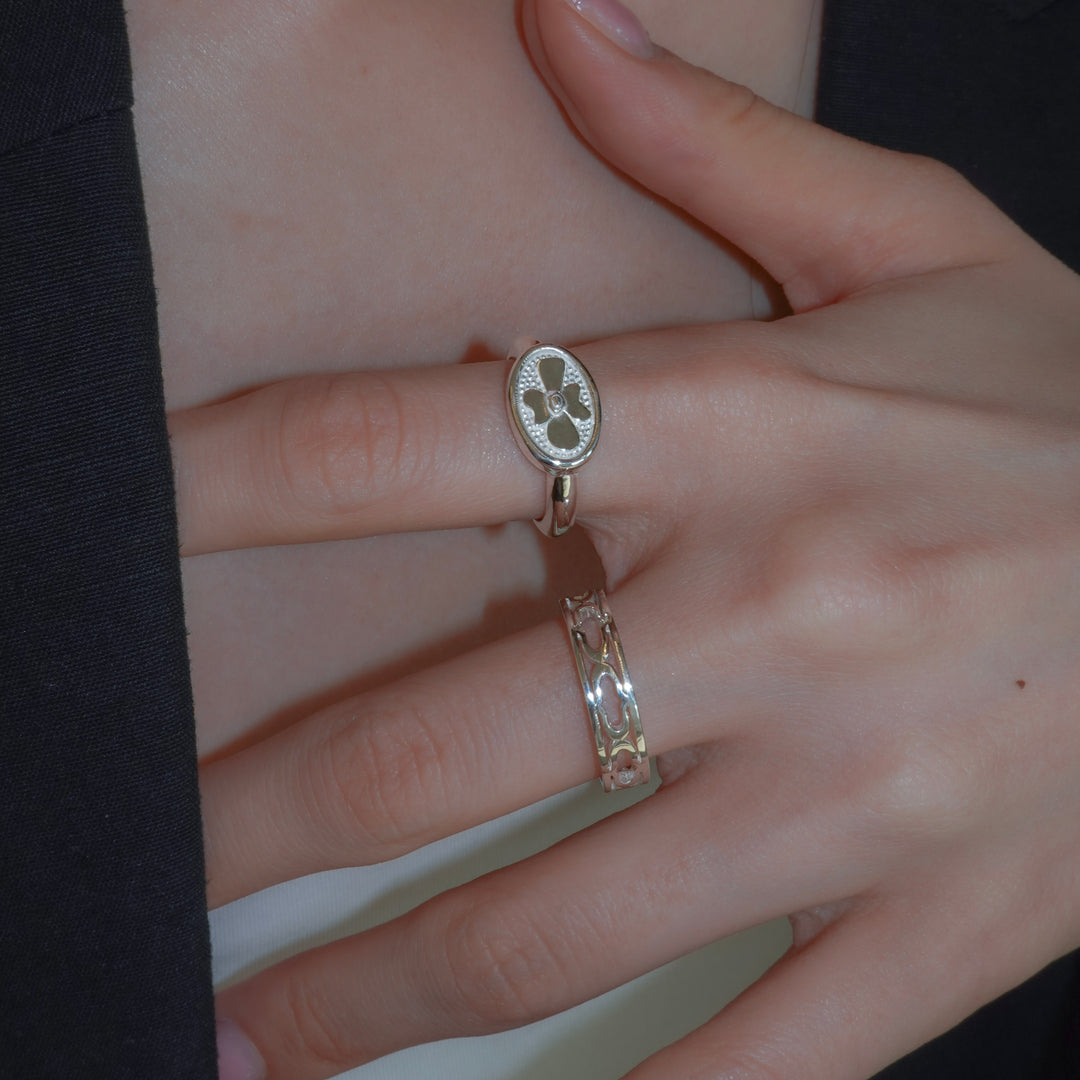 signet flower ring