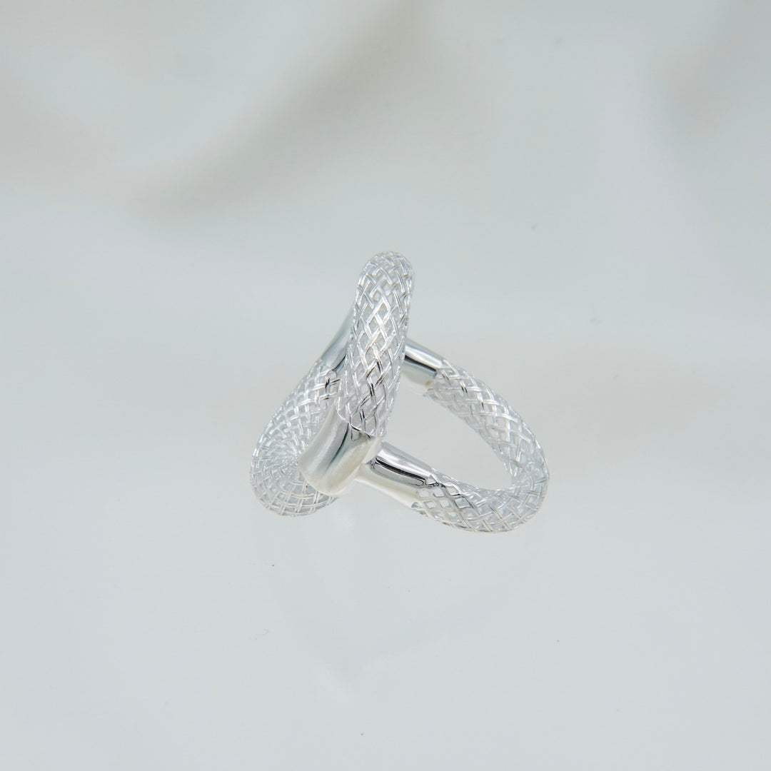 irregularly intersecting mesh ring [Tōkan2]