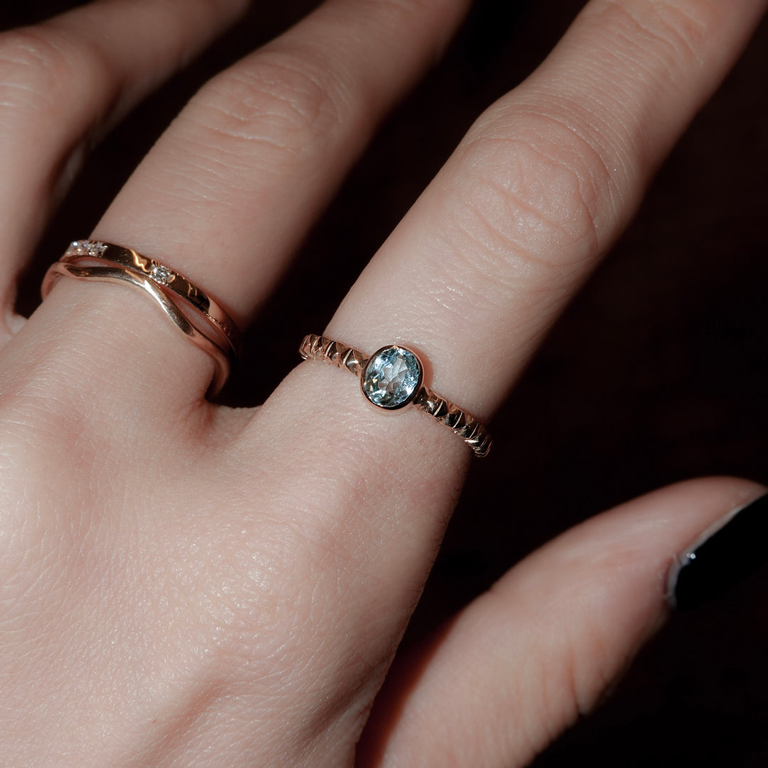 K10スカイブルートパーズフィレンツェ彫りリング