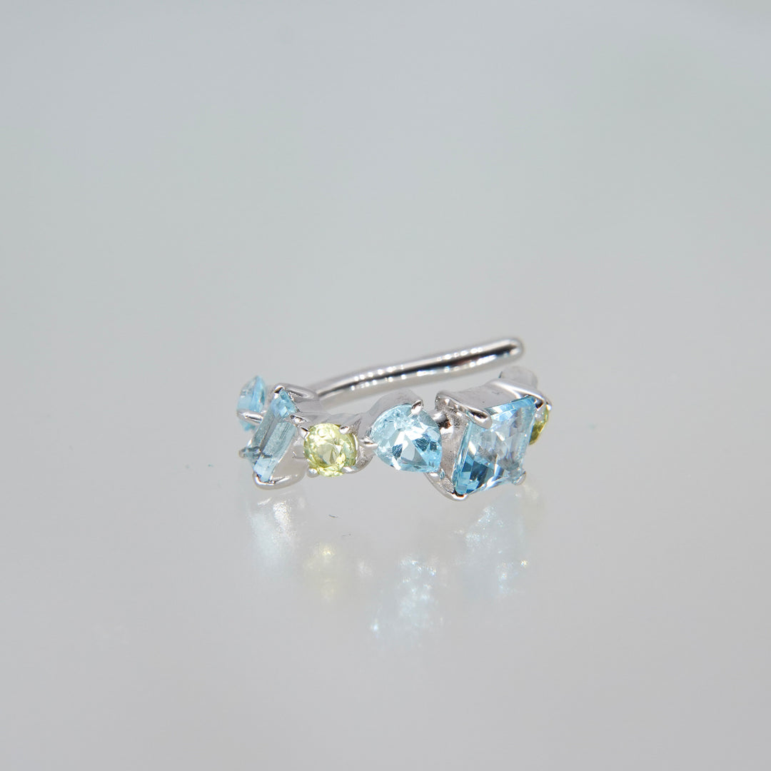 DEW EAR CUFF -S-_10KWG x Blue Topaz x Peridot