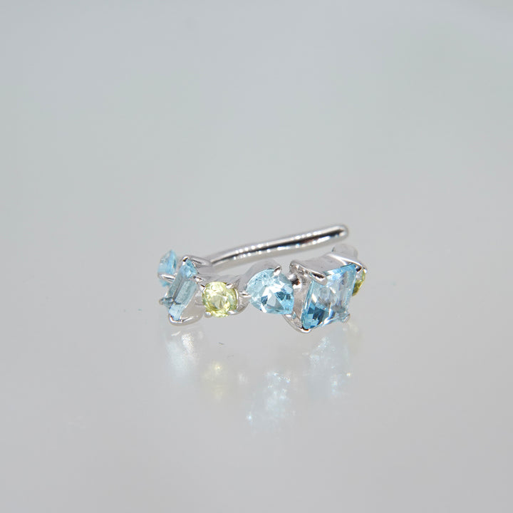 DEW EAR CUFF -S-_10KWG x Blue Topaz x Peridot