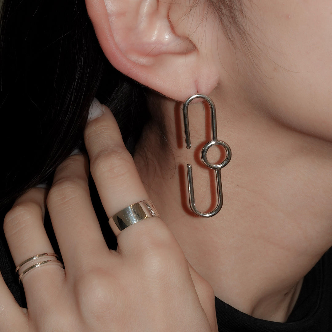 Ellips Loop Pierced Earrings_Rhodium coat
