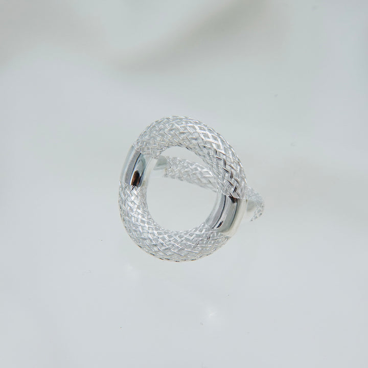 irregularly intersecting mesh ring [Tōkan2]