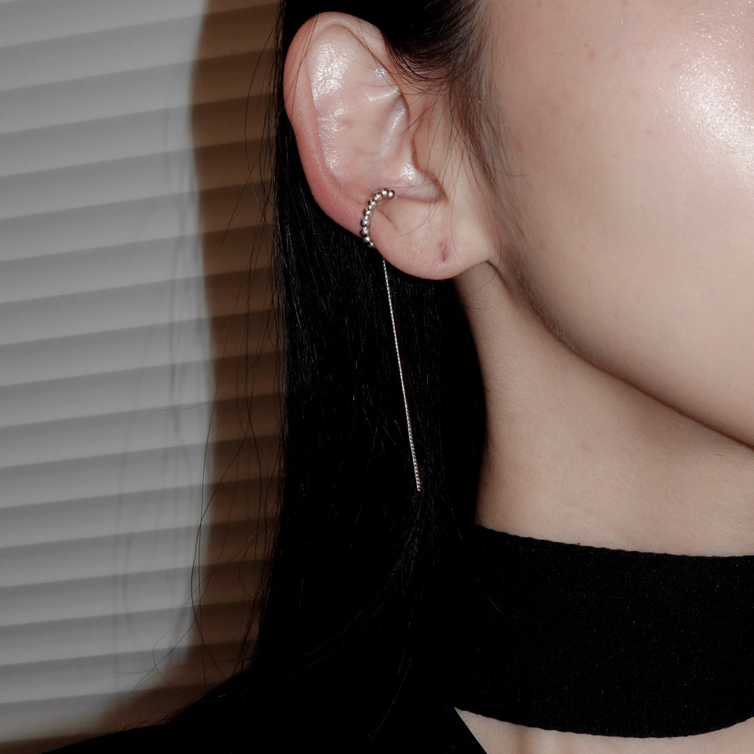 Dotted chain earcuff