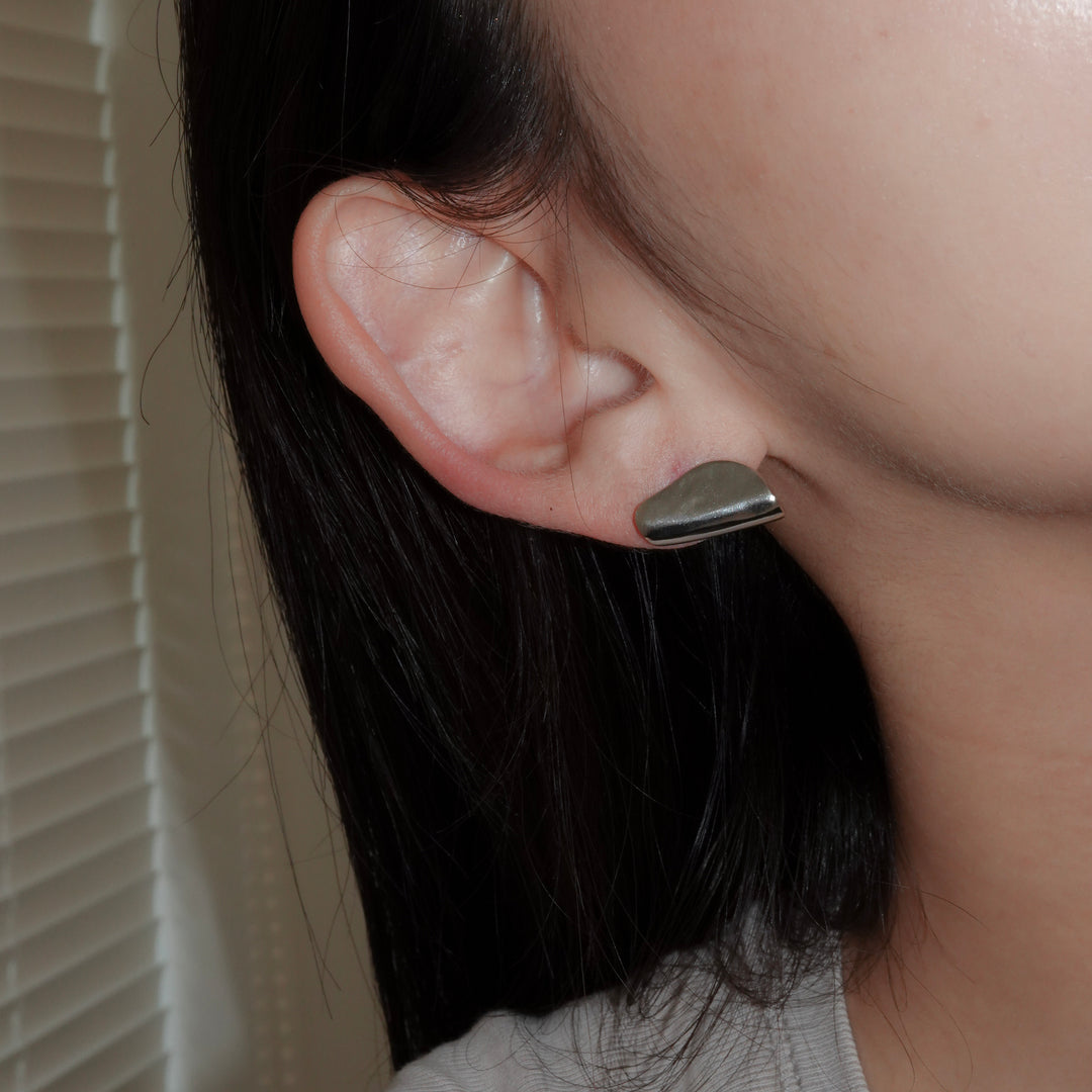 Fragment M pierced earring