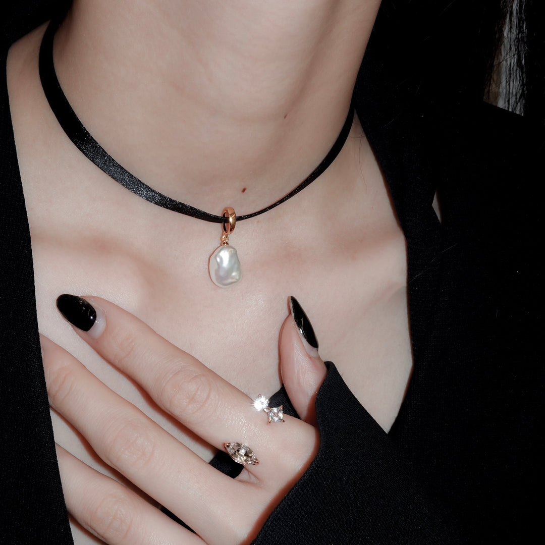 NOIR SINGLE PEARL CHOKER NECKLACE (Gold)