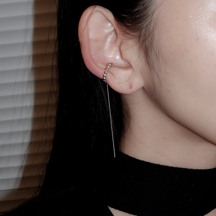 Dotted chain earcuff