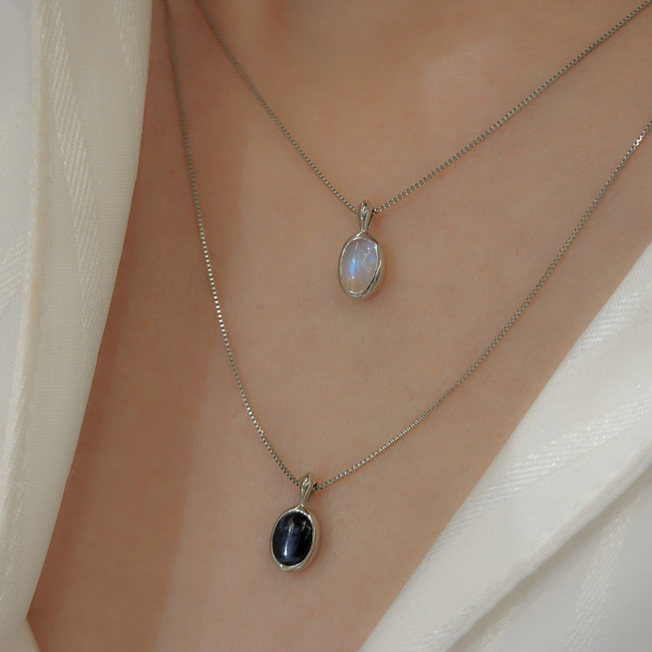 petit amulet necklace (Pt900 x rainbow moon stone)