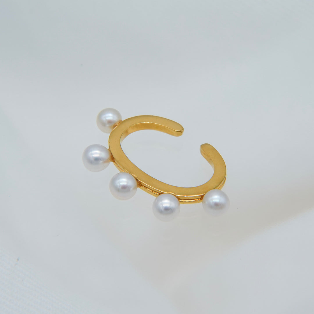 Dotted pearl earcuff