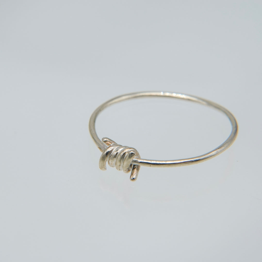 有刺鉄線リング