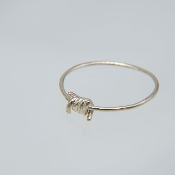 有刺鉄線リング