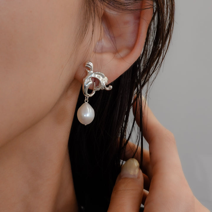 BAROQUE PEARL LEAF DROP EARRINGS