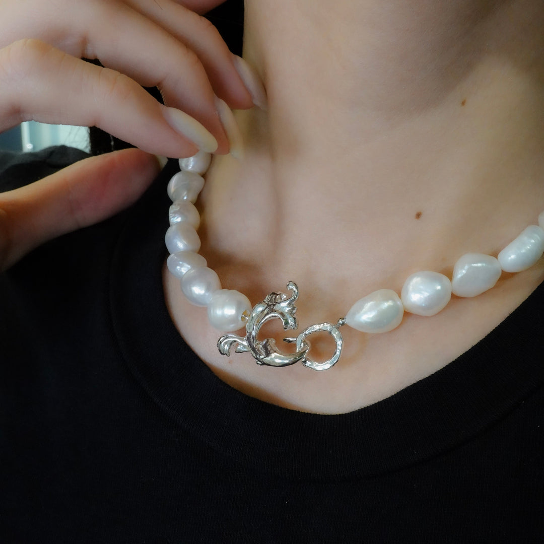BAROQUE PEARL LEAF CLASSICAL NECKLACE
