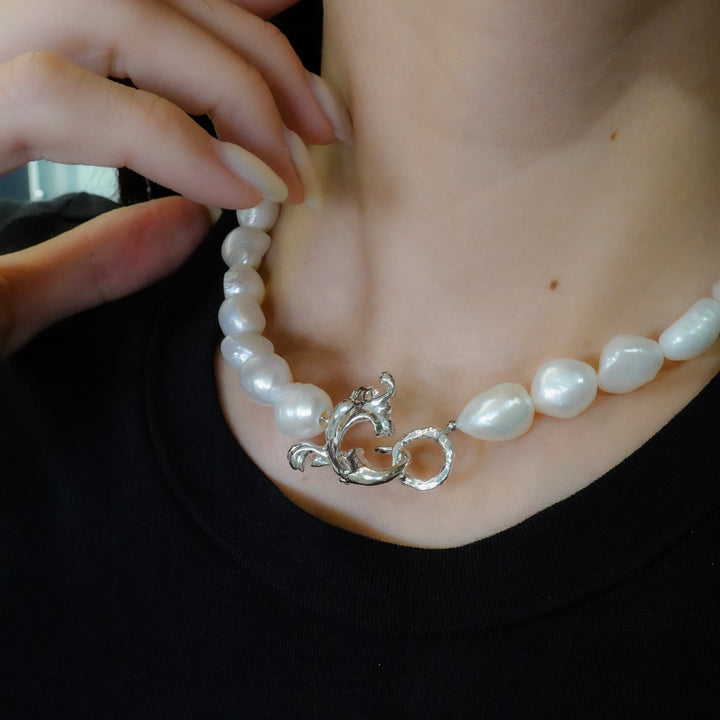 BAROQUE PEARL LEAF CLASSICAL NECKLACE