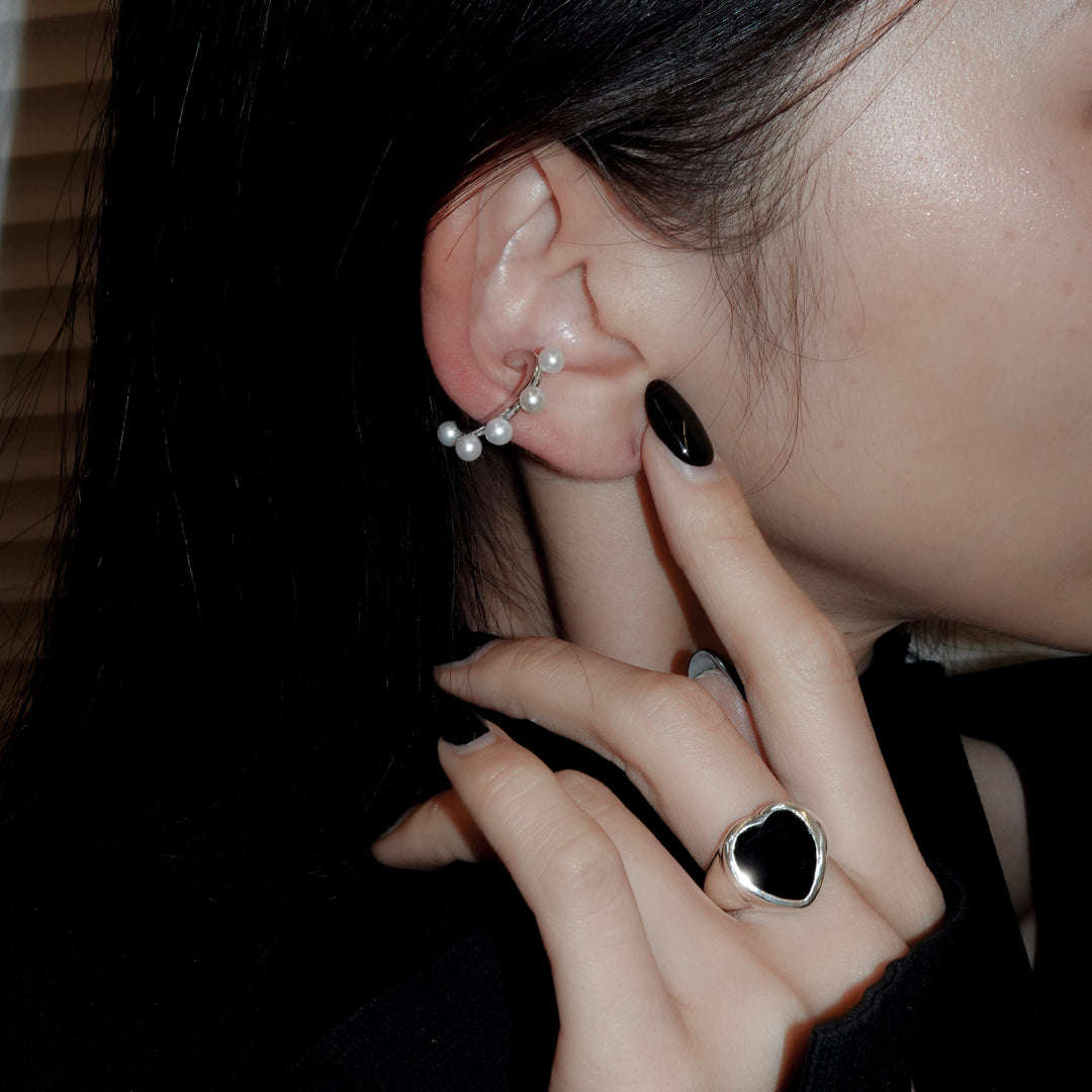 Dotted pearl earcuff