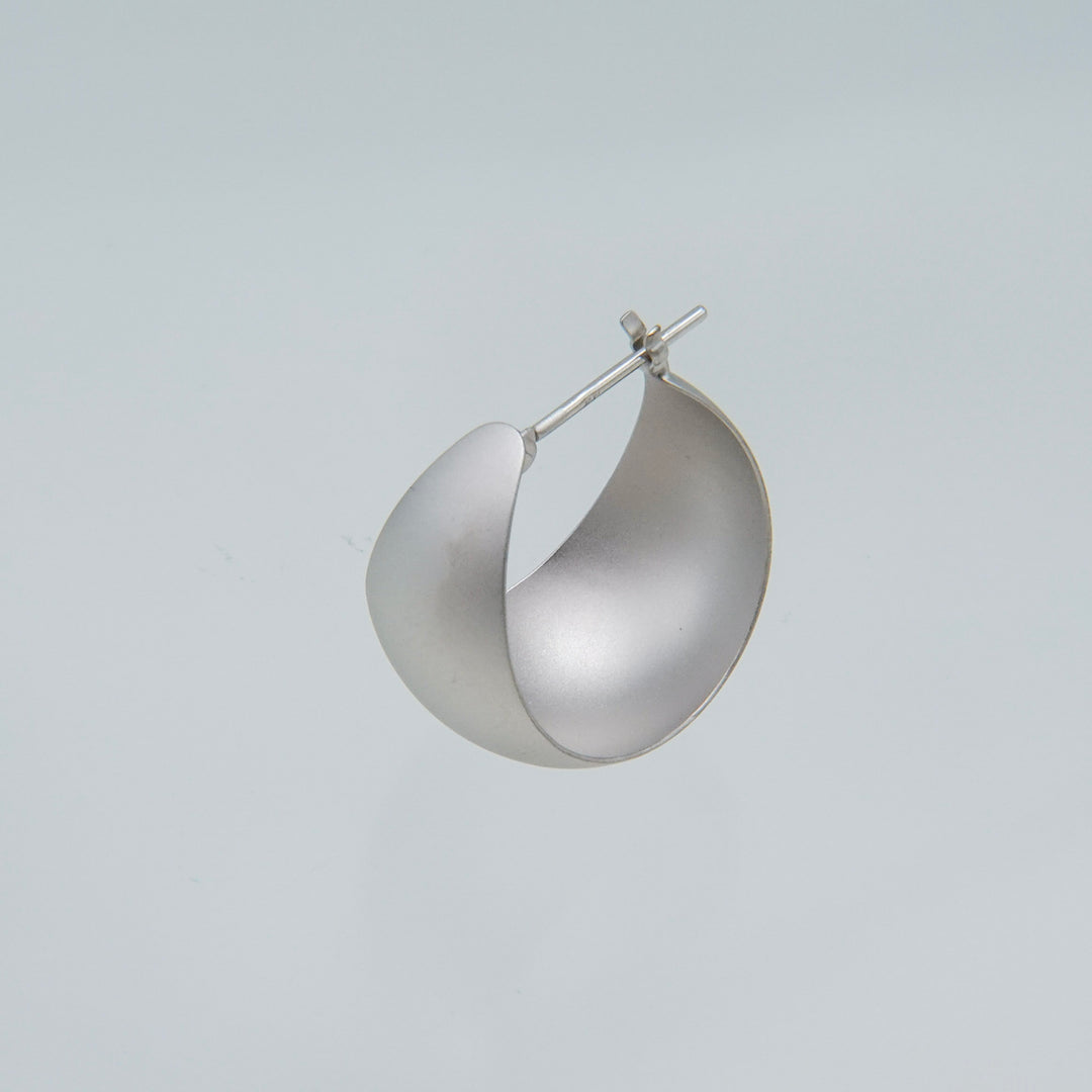 〈山〉 シルバー 霧フープピアス