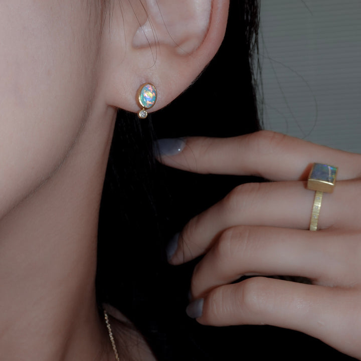 Crystal opal oval×diamond stud earrings