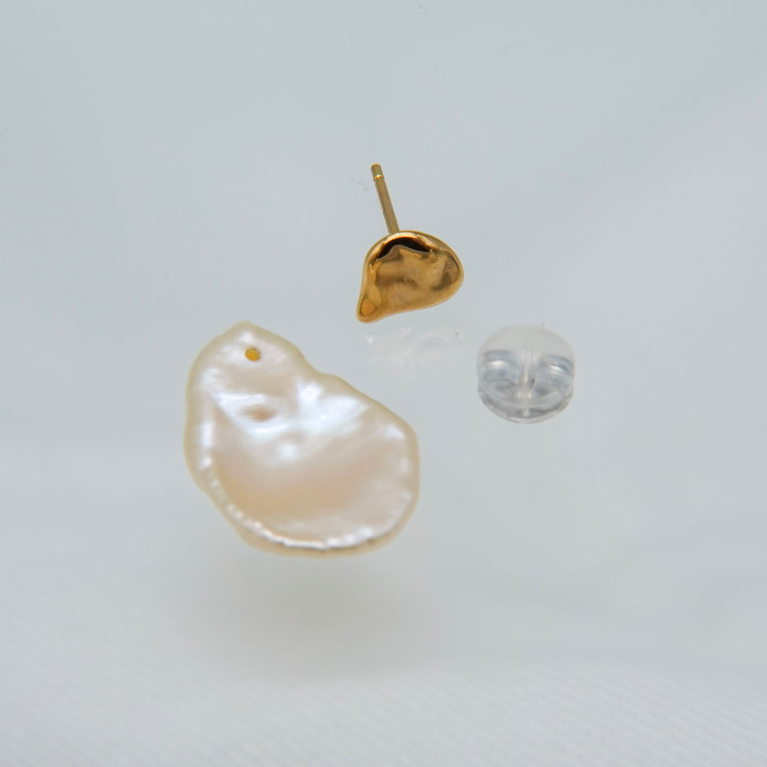 〈山〉 シルバー 花びら パールピアス