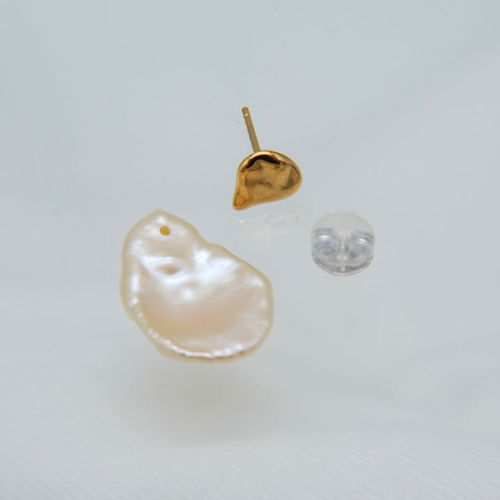 〈山〉 シルバー 花びら パールピアス
