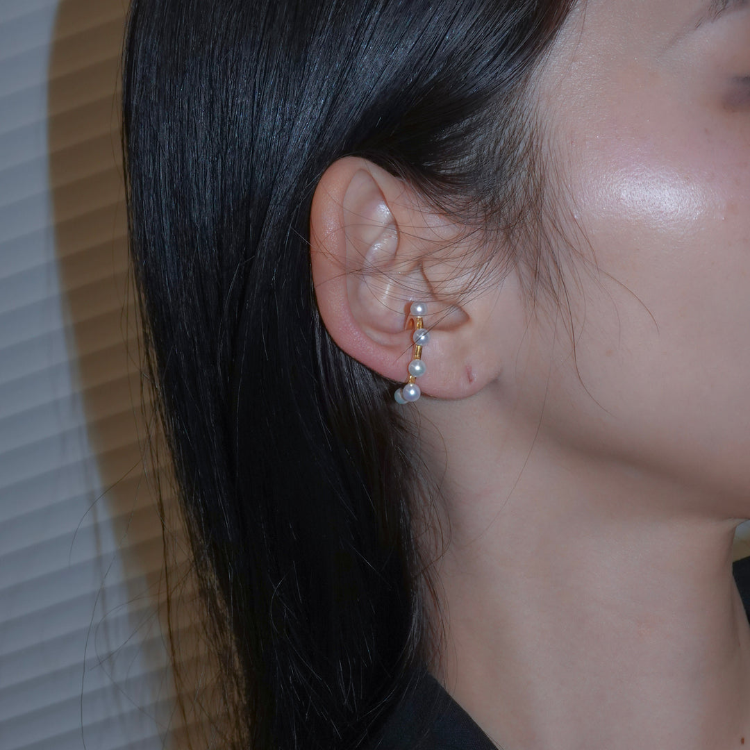 Dotted pearl earcuff
