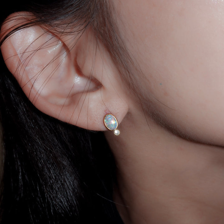 Crystal opal oval×diamond stud earrings