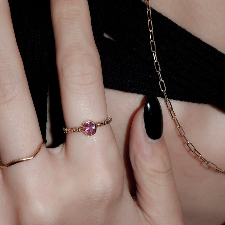 K10ピンクサファイアフィレンツェ彫りリング