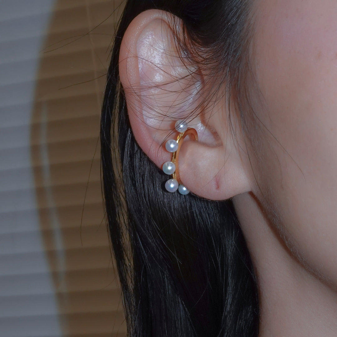 Dotted pearl earcuff