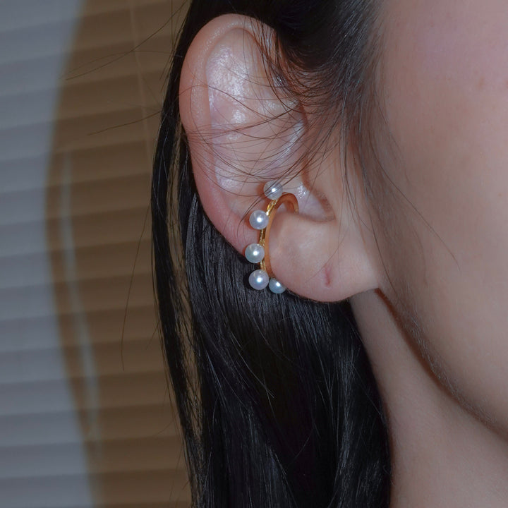 Dotted pearl earcuff