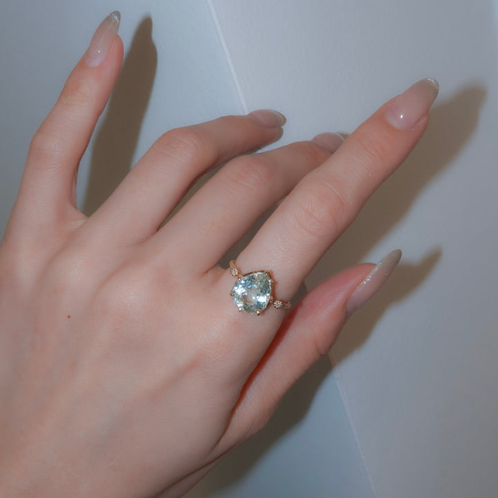 1911_Limonite in Topaz