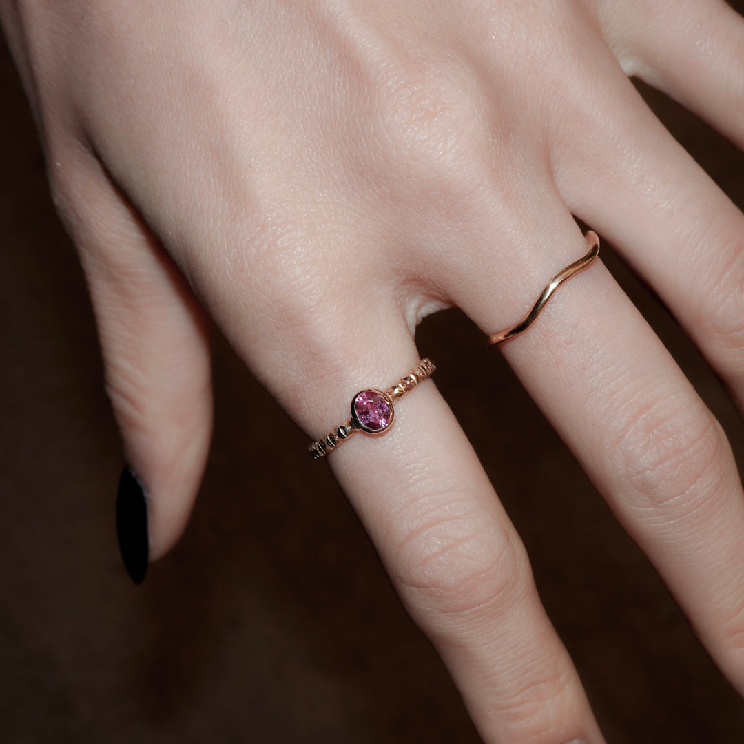 K10ピンクサファイアフィレンツェ彫りリング