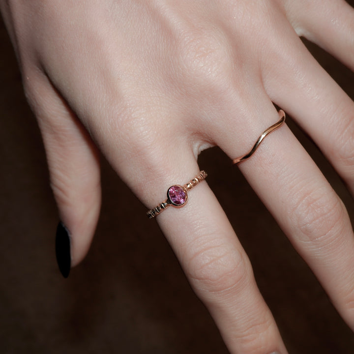 K10ピンクサファイアフィレンツェ彫りリング