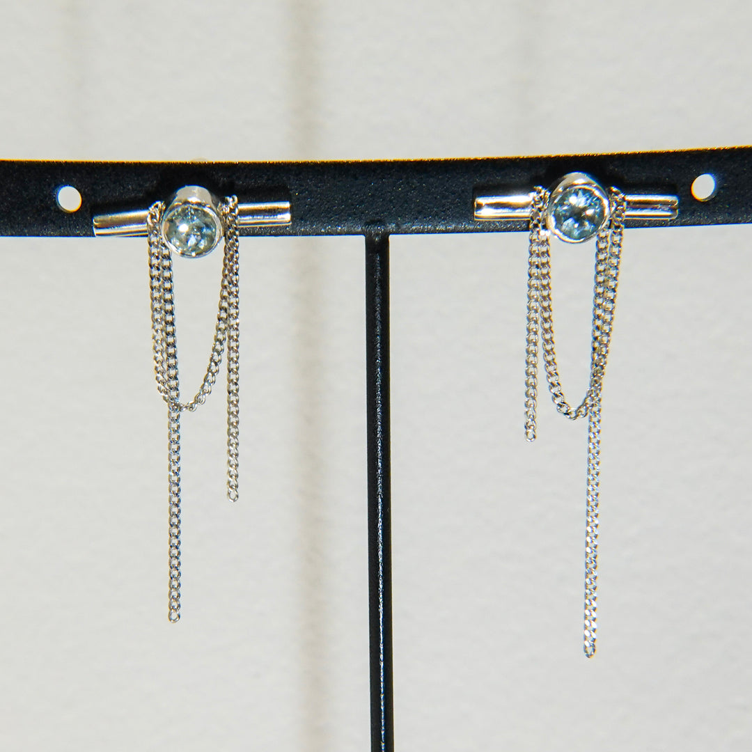 Axis earring with chain