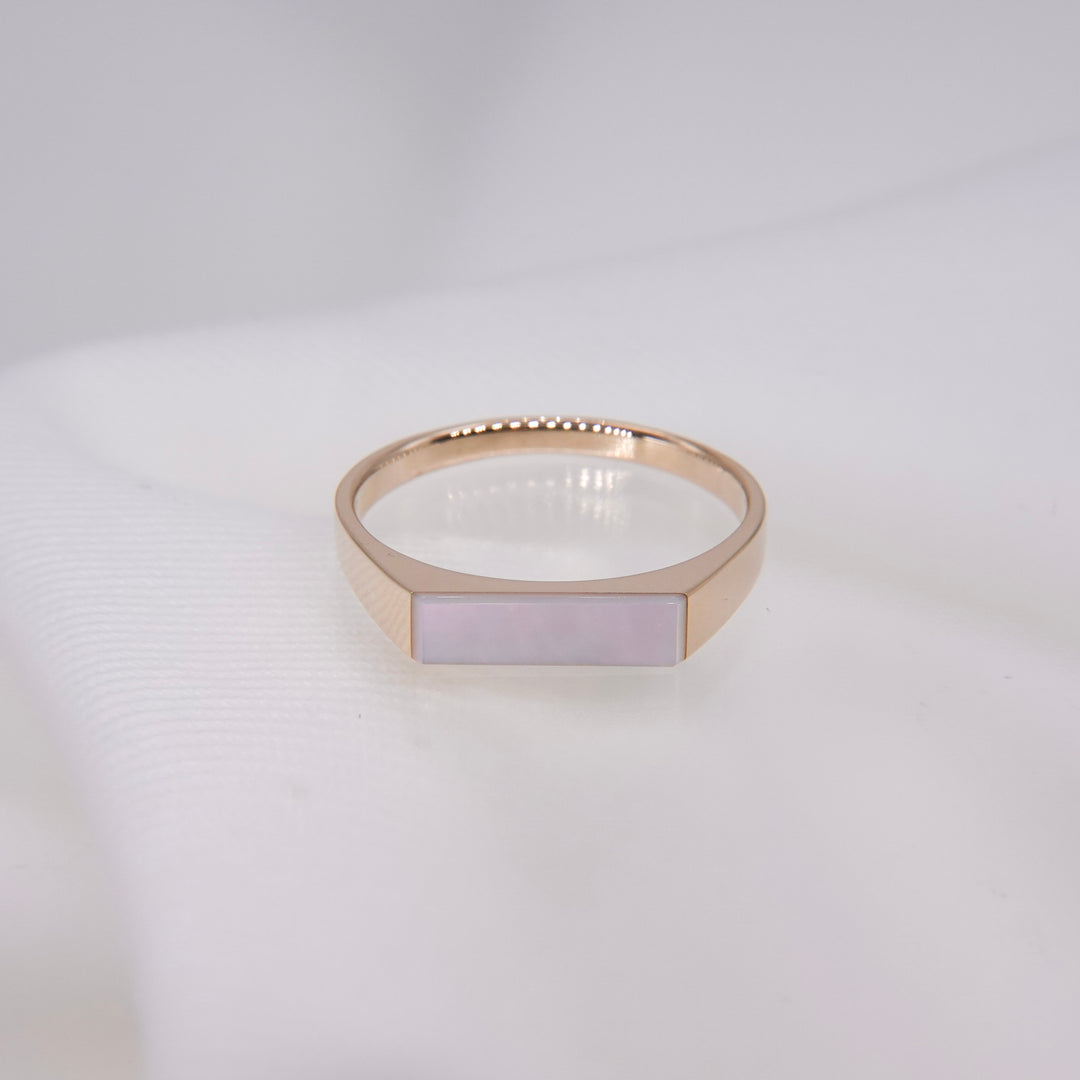 NARROW SHELL SIGNET RING