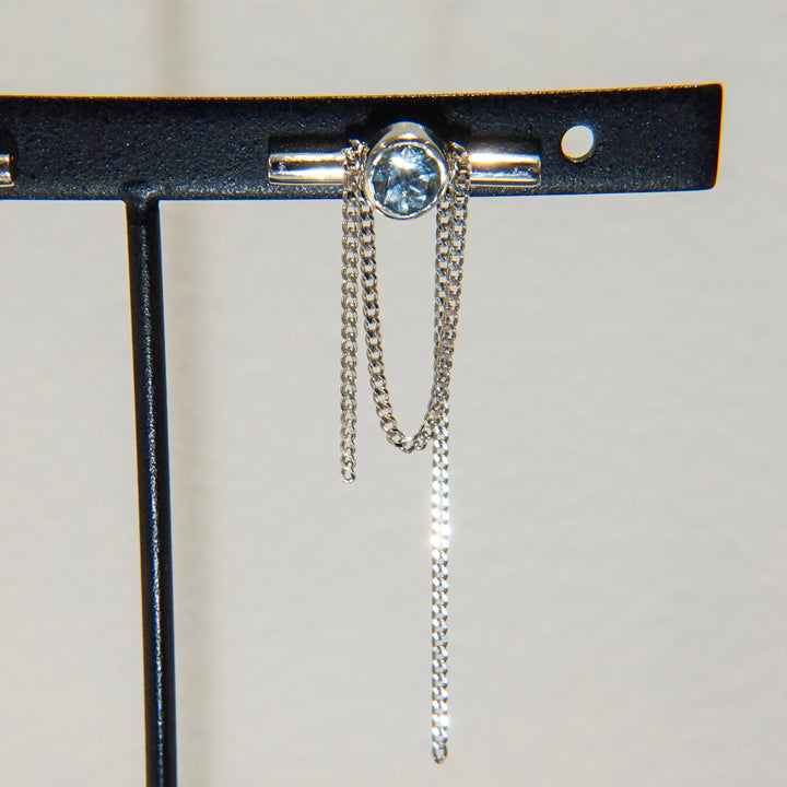 Axis earring with chain