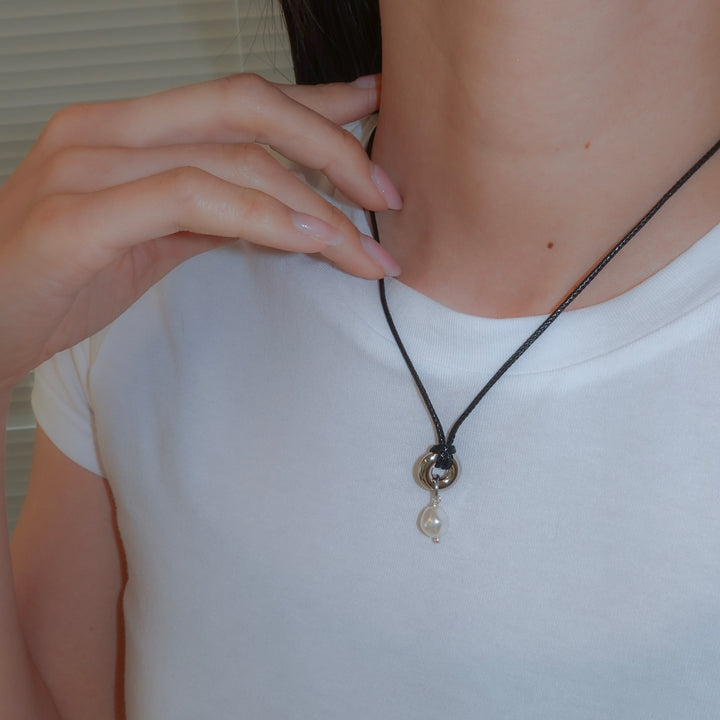 ETHAN PEARL CHOKER