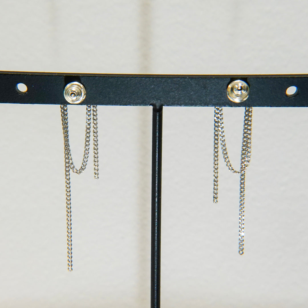 Axis earring with chain