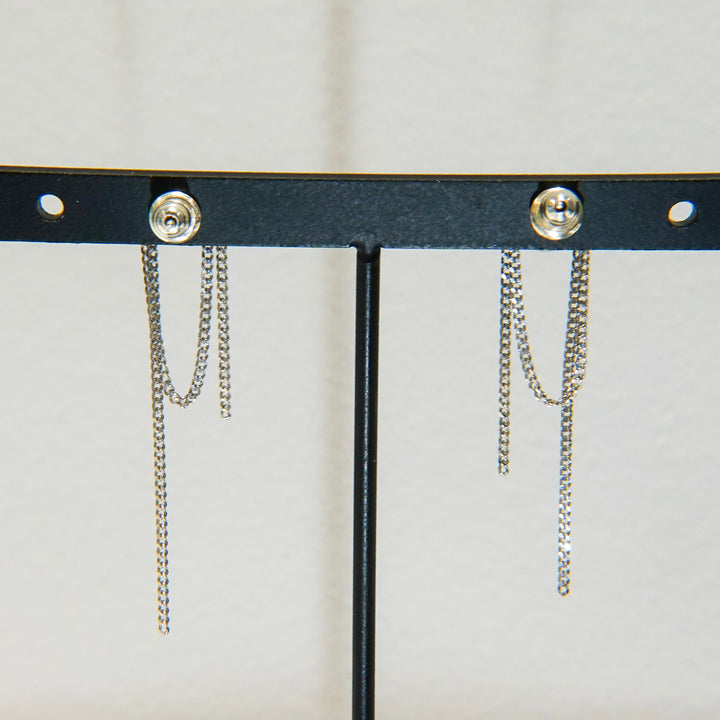 Axis earring with chain