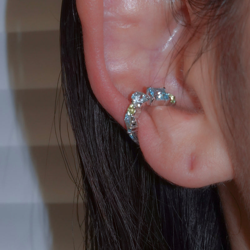 DEW EAR CUFF -S-_10KWG x Blue Topaz x Peridot