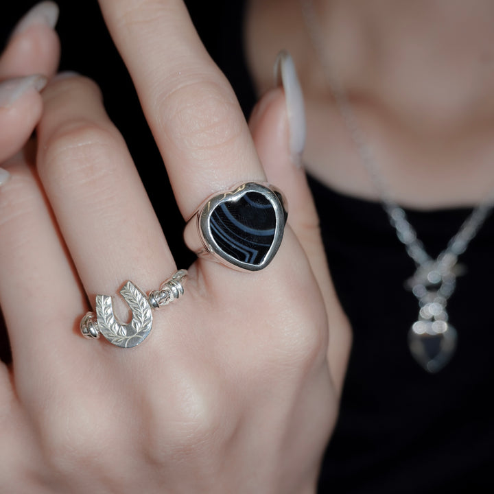 Engraved horseshoe double side ring- Emerald