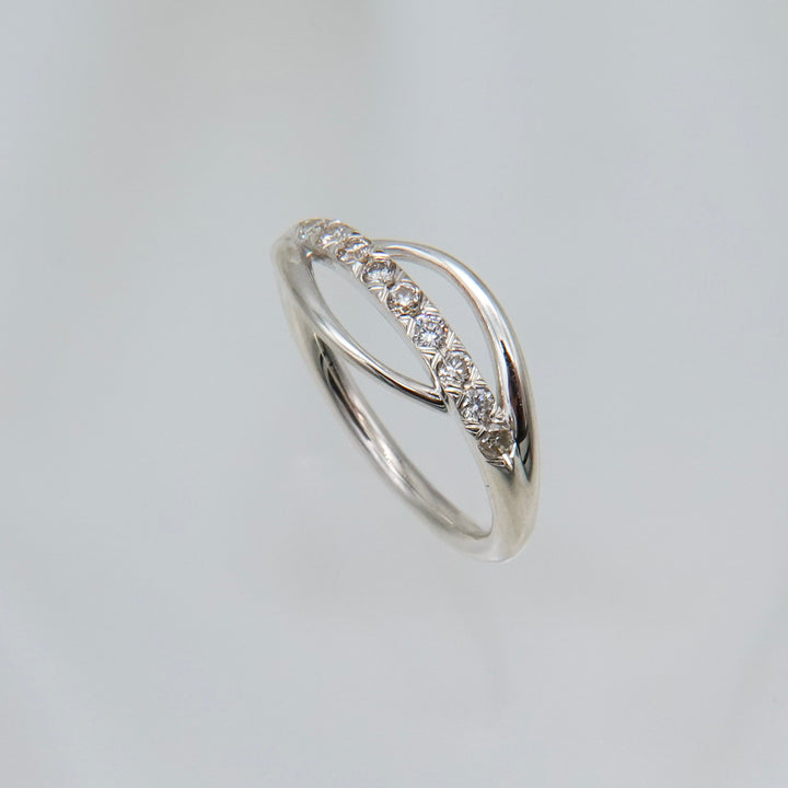 YU-KIN DIAMOND FLOW RING