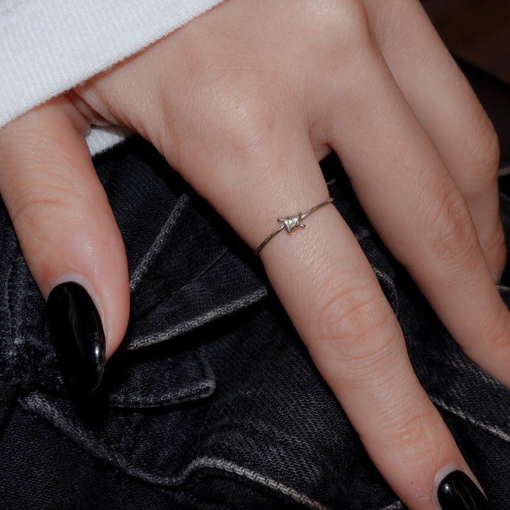 有刺鉄線リング