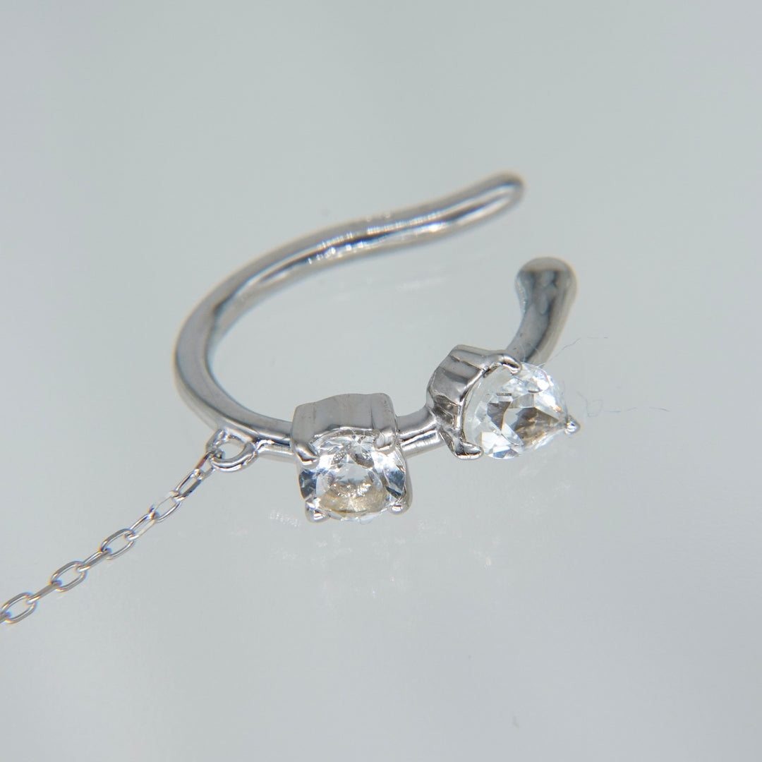 DEWDROP EAR CUFF_10KWG x White Topaz