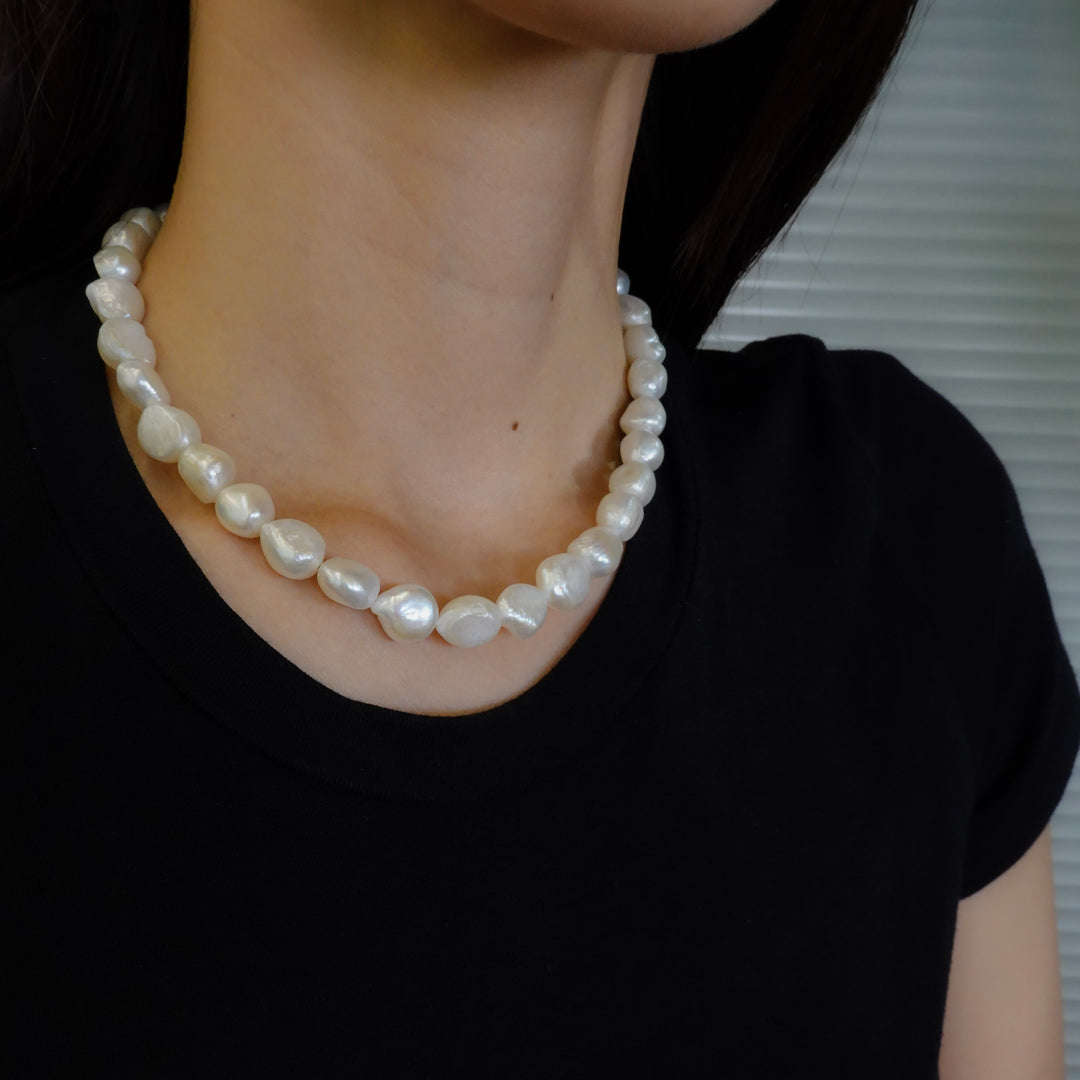 BAROQUE PEARL LEAF CLASSICAL NECKLACE
